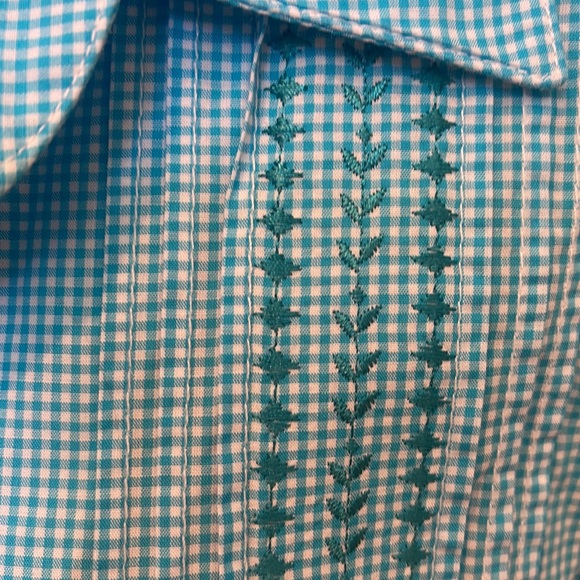 Ladies custom made embroidered shirt - Picture 3 of 6